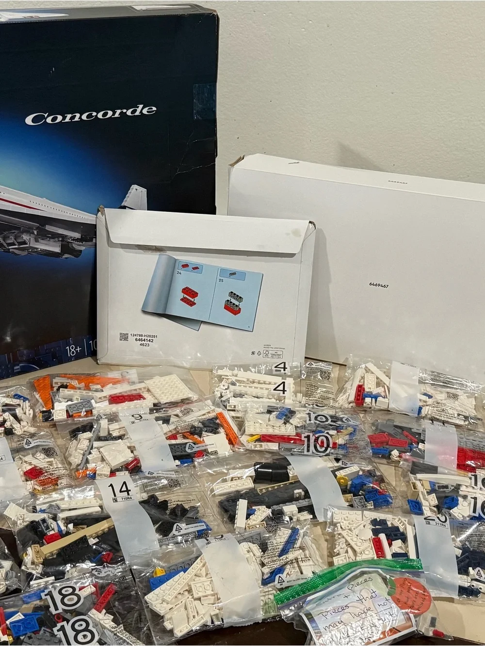 LEGO Icons Concorde Airbus 10318 Complete Set 2083 pcs 18+ - Picture 3 of 9